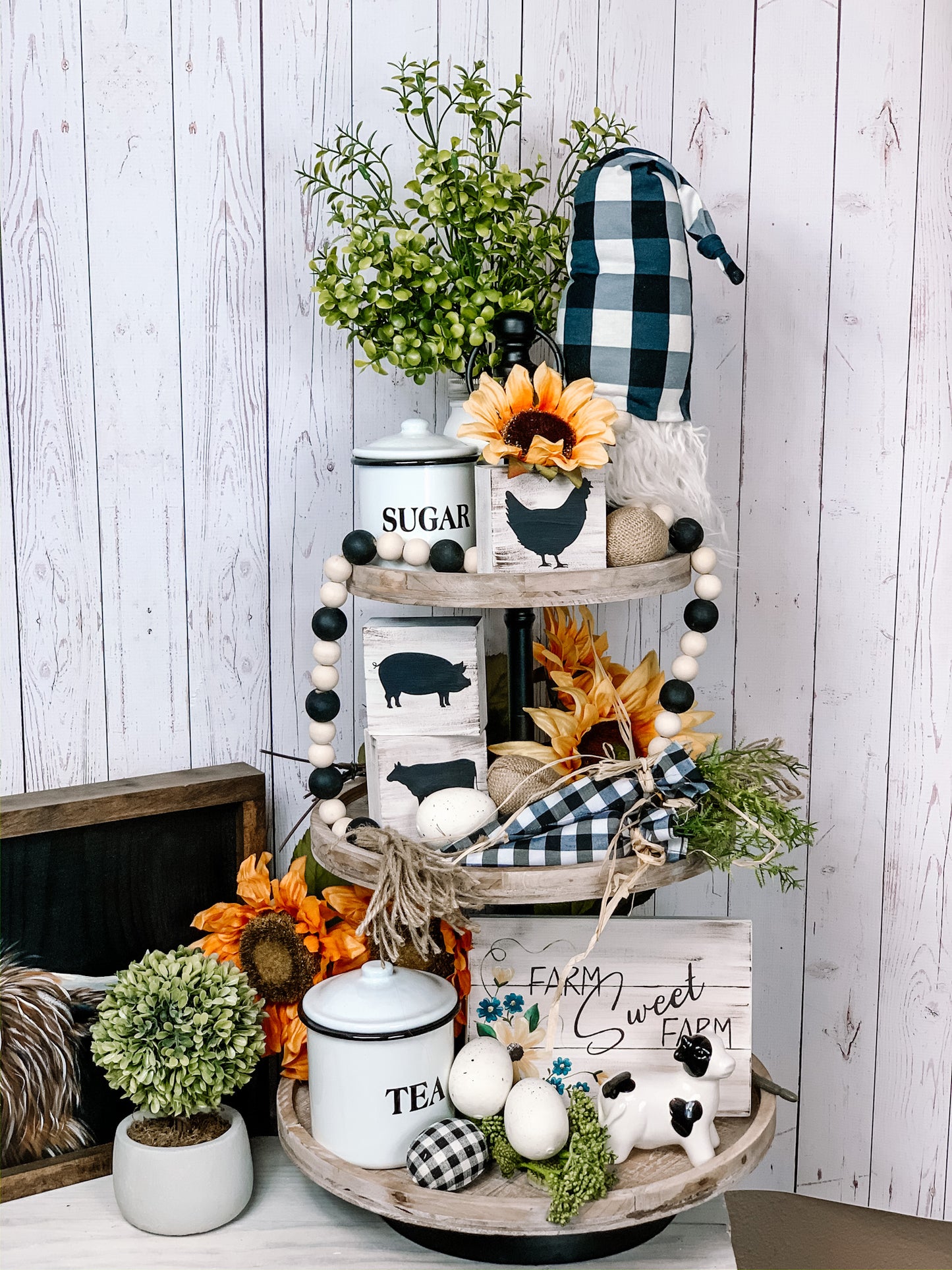 Black & Natural Wooden Bead Garland