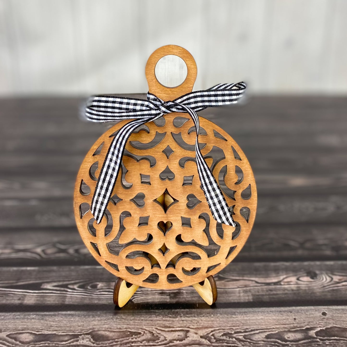 Decorative farmhouse bread board