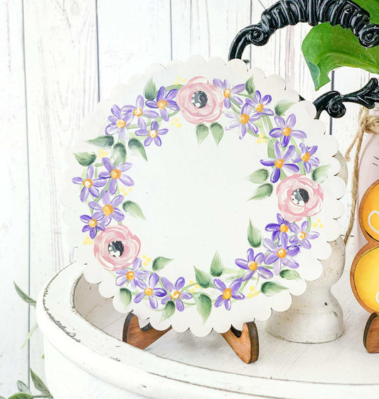 Scalloped Floral Round