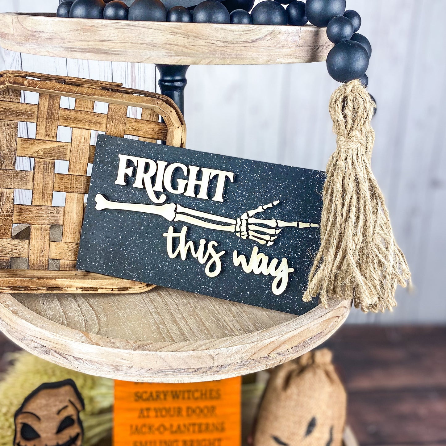 Fright this way sign