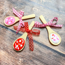 Load image into Gallery viewer, Valentine Decorative Candy Spoons
